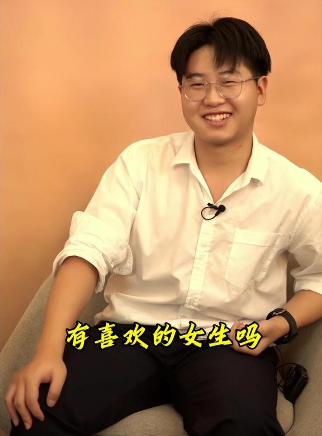 九游娱乐：孙卓认亲3年首次接受独家专访表现厅里厅气亲姐孙悦吃瓜(图7)