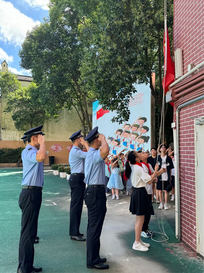 九游娱乐：以爱国情怀点亮孩子们的暑期时光｜关爱保护未成年人健康成长