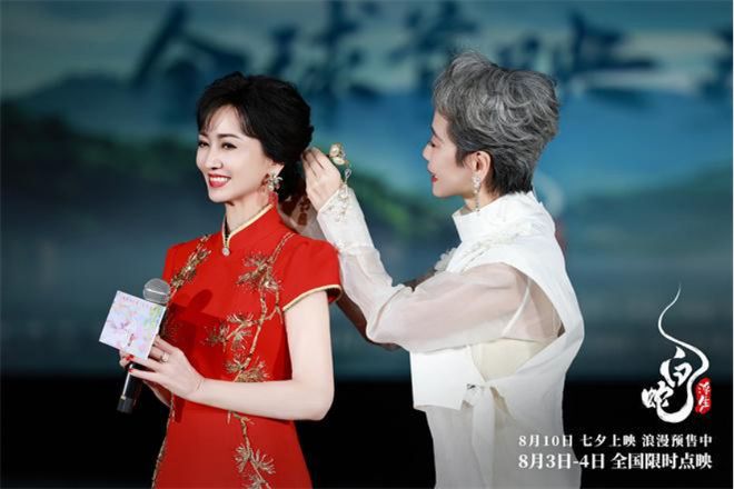 九游娱乐:70岁“少女”赵雅芝和61岁白发叶童再次同框!观众会买谁的账?