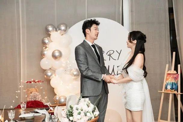 九游娱乐:双喜临门!40岁知名港星宣布结婚明年当爸曾参演多部TVB剧集