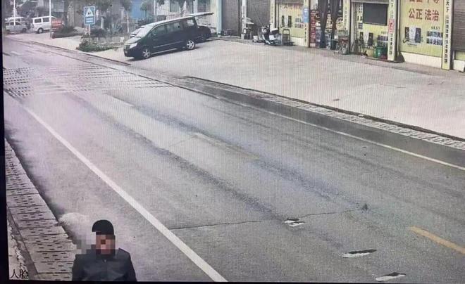 九游娱乐文化：湖南男子生病怕拖累家人留下