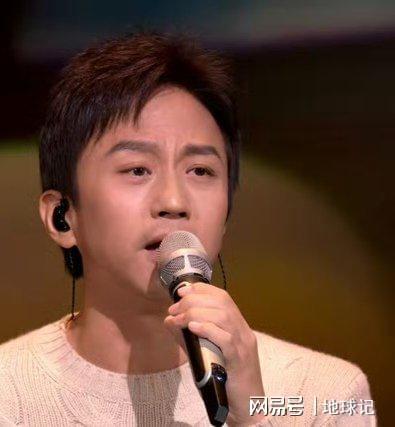 总台春晚邓超收起疯癫一首《妈妈有座电影院》好感人
